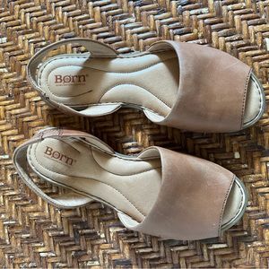 BORN LEATHER UPPER SANDALS WOMEN’S Size 8M